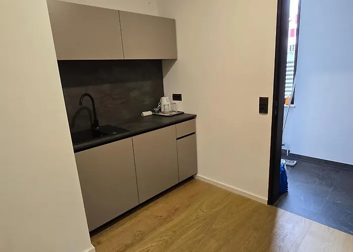 Room16-ulm Apartman *