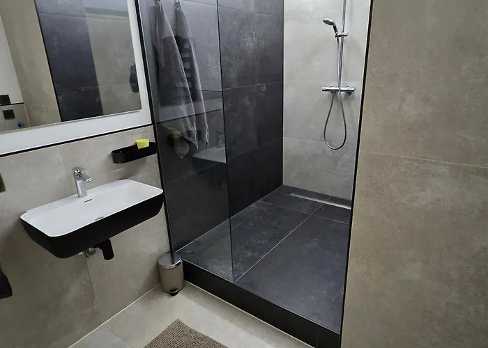 Room16-ulm Apartman *