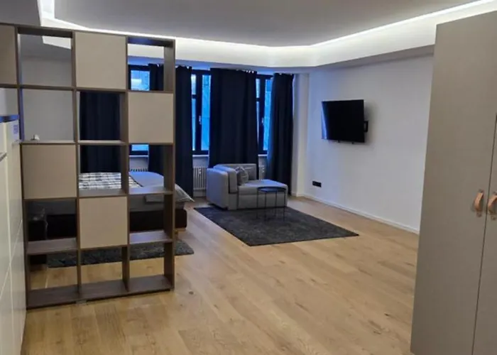 Room16-ulm Apartman *